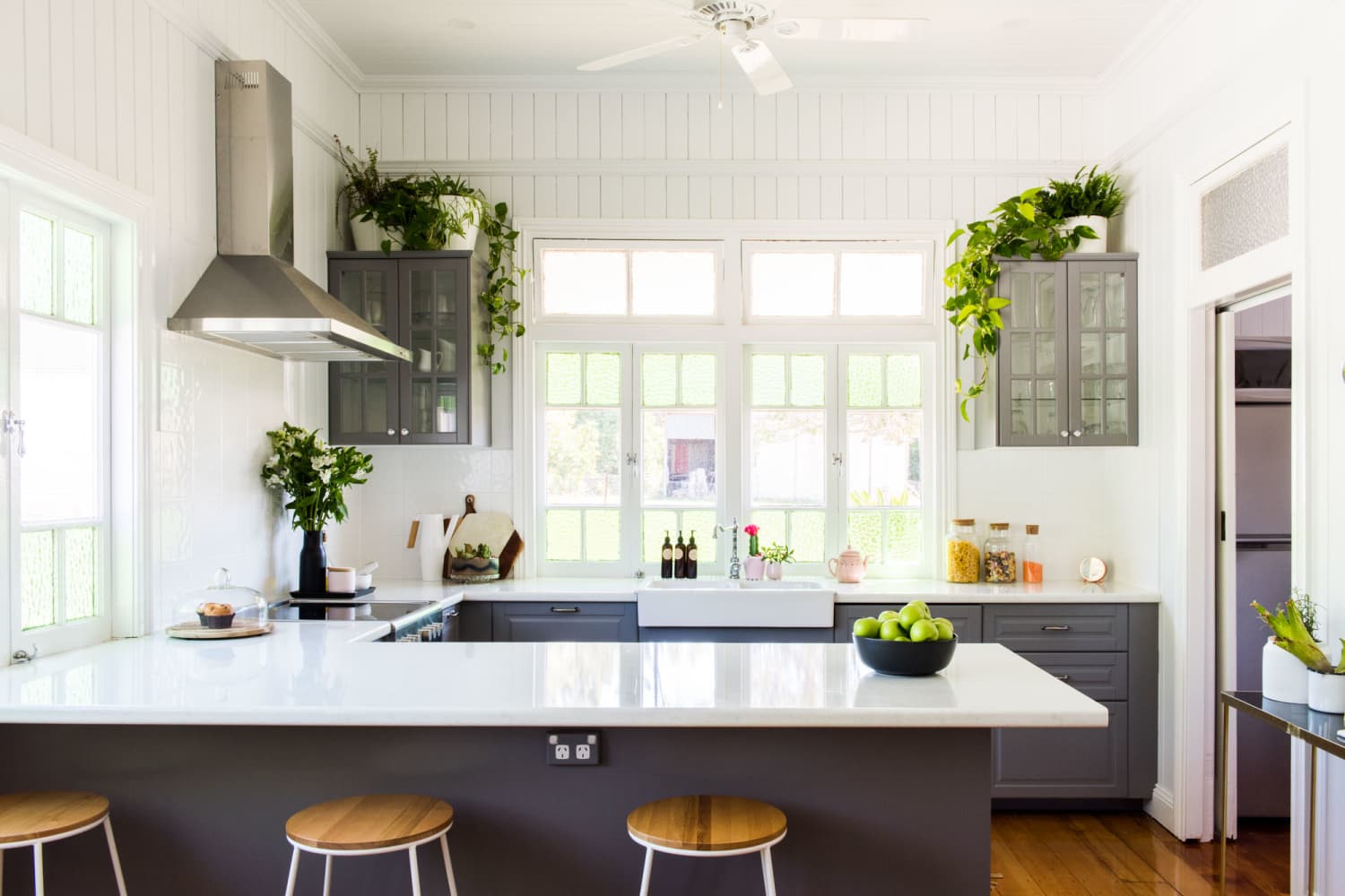 Accent color for gray cheap and white kitchen